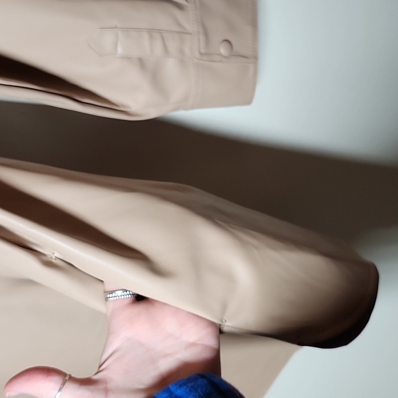 Isaac Mizrahi Live Faux Leather Shacket Camel Button Down Oversized Medium - Picture 11 of 11